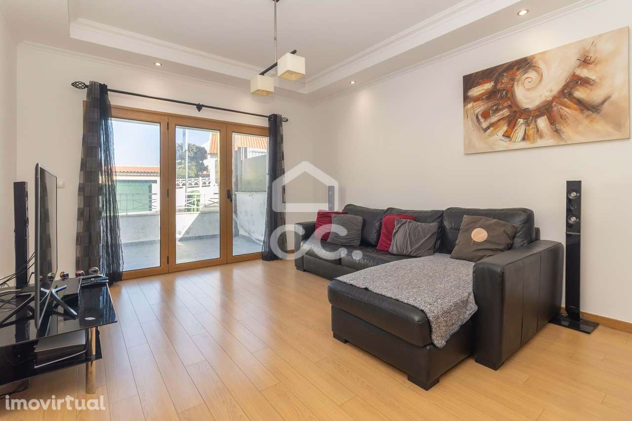 Magnífico T2 com dois espaços exteriores, em Caneças - Grande imagem: 2/51