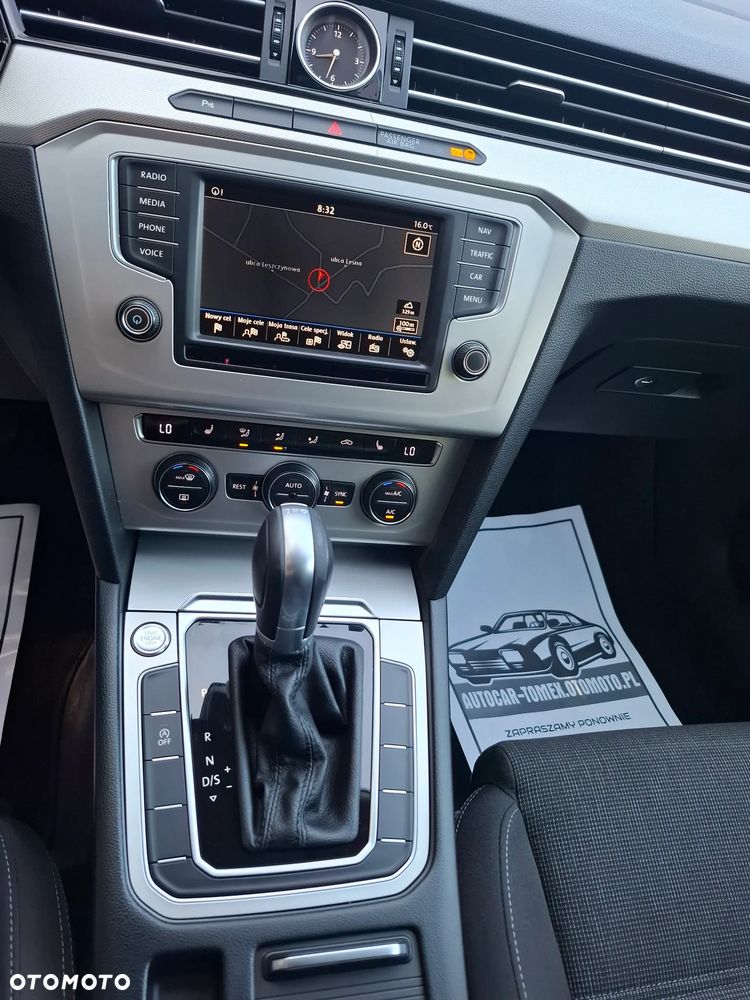 Volkswagen Passat 2.0 TDI SCR DSG Conceptline - 31