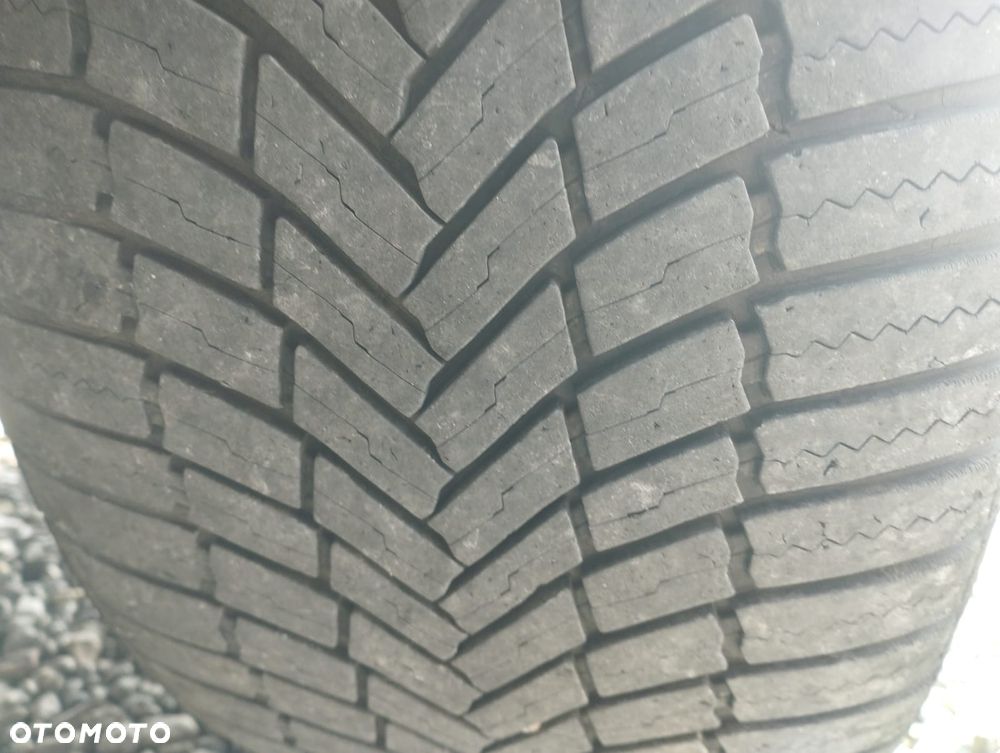 Volkswagen Caravelle - 24