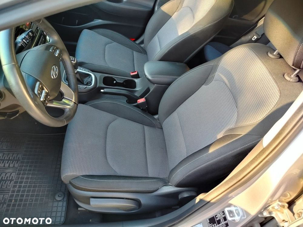 Hyundai i30 1.5 DPI Classic + - 13
