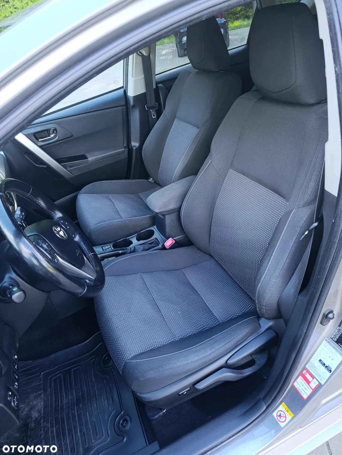 Toyota Auris Hybrid 135 Prestige - 13