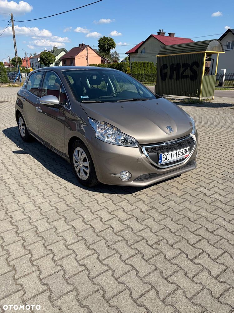 Peugeot 208 - 1