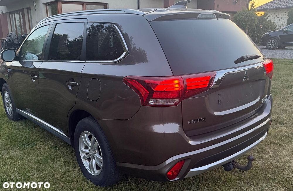 Mitsubishi Outlander Instyle NAVI + - 14