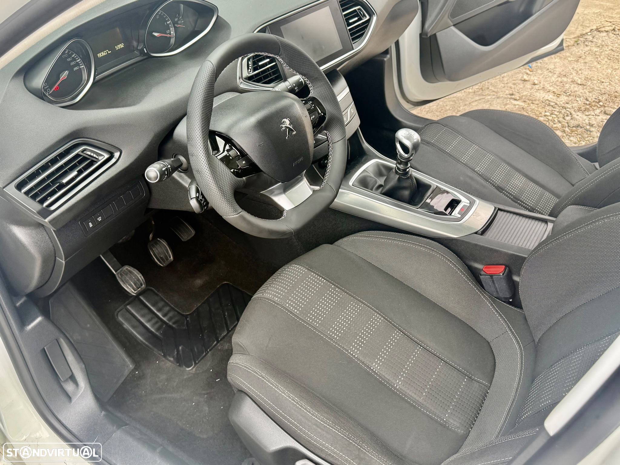 Peugeot 308 1.6 BlueHDi Allure J17 - 20