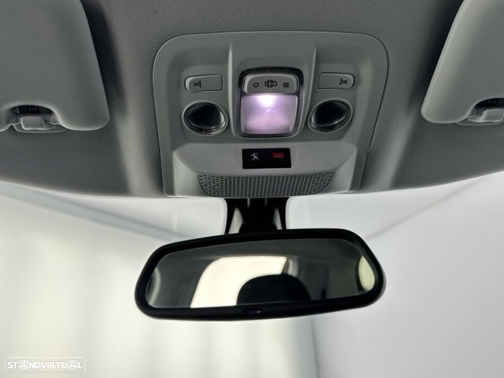 Peugeot 2008 1.2 PureTech Signature - 18