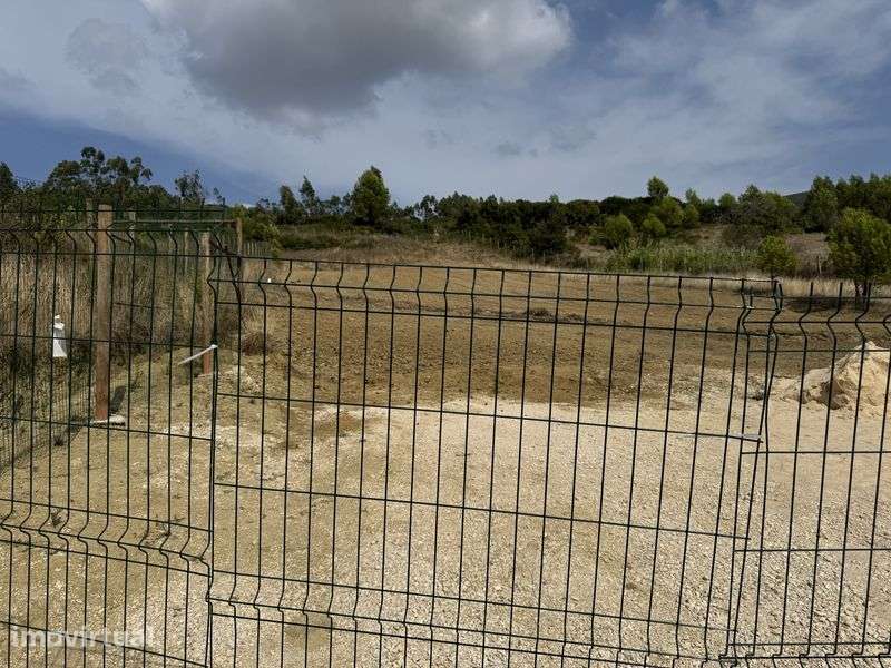 Terreno com vista para a serra de montejunto