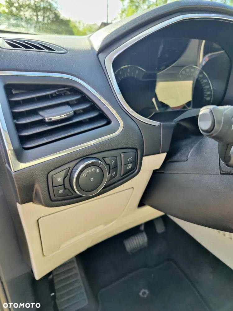Ford Edge - 8