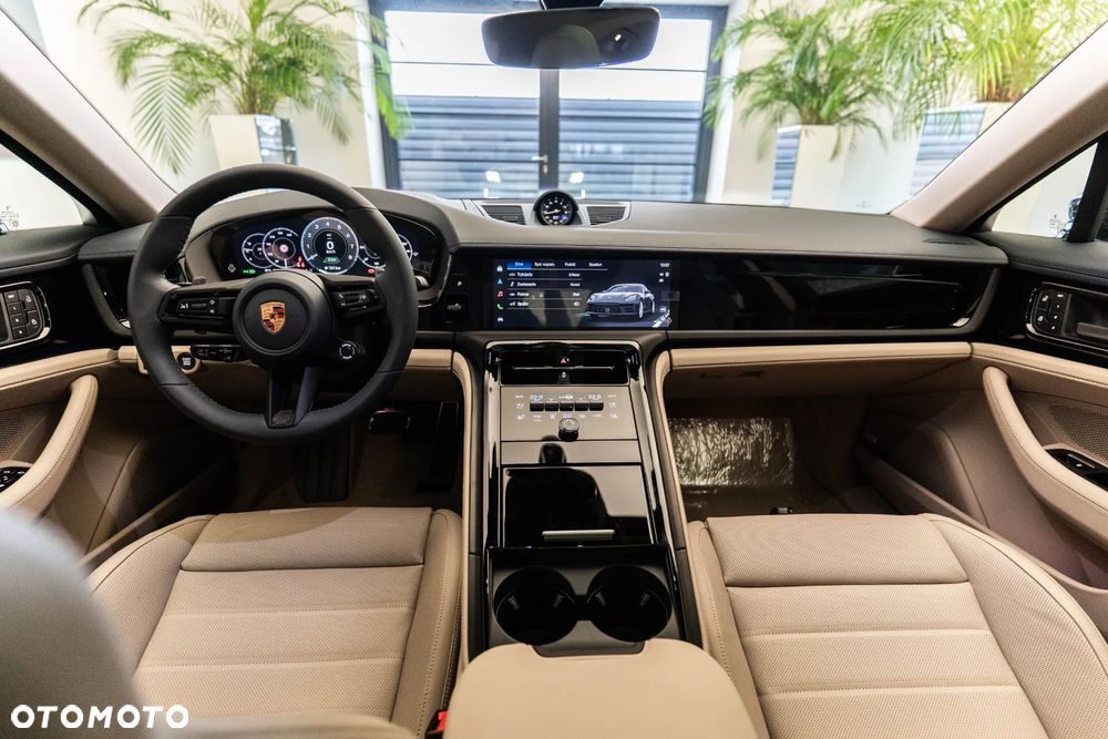Porsche Panamera 4 E-Hybrid PHEV - 11