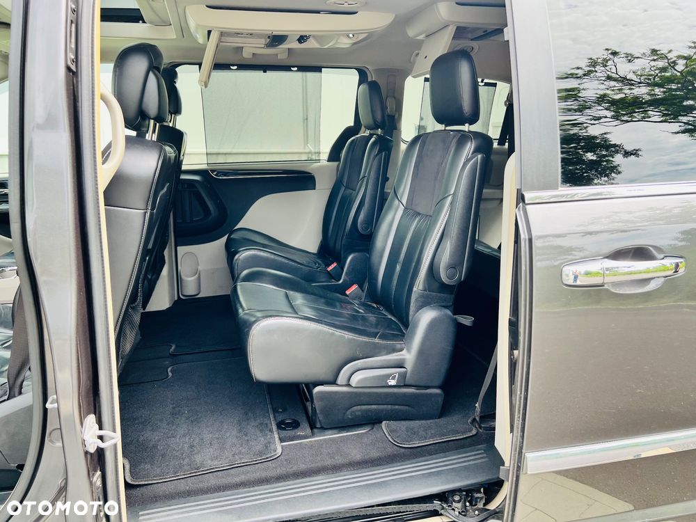 Chrysler Town & Country 3.6 Limited - 25