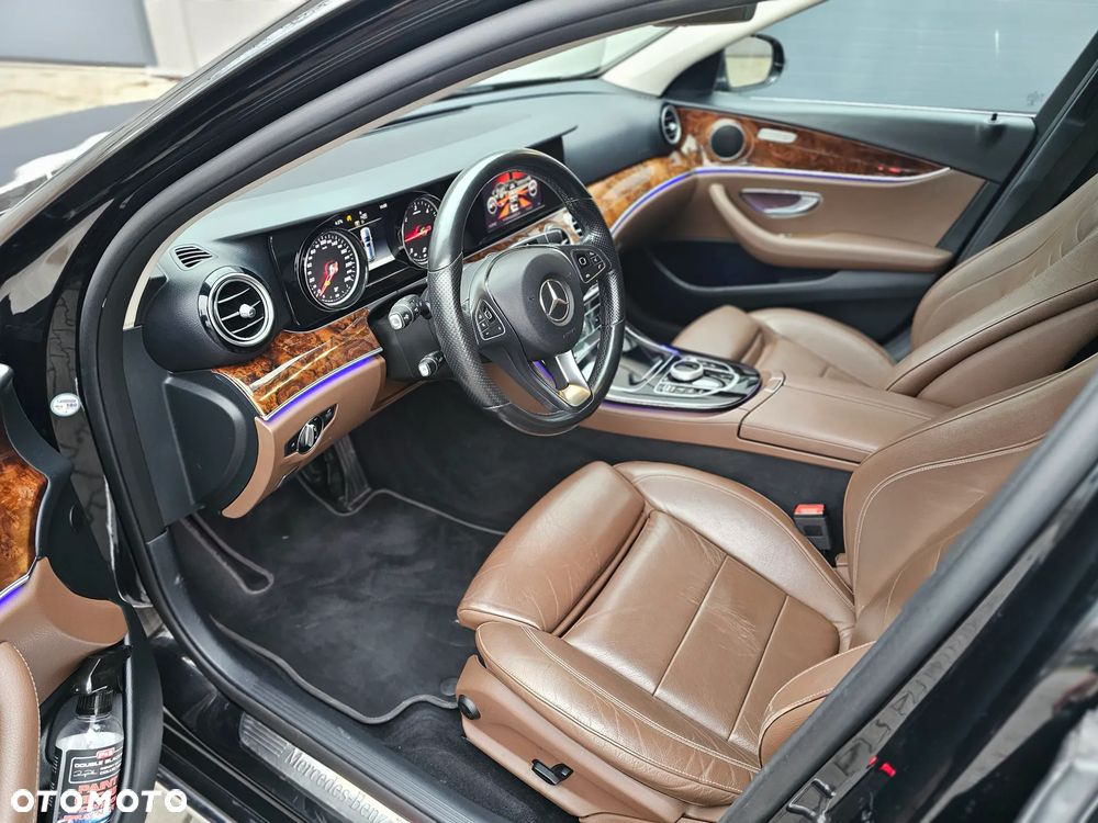 Mercedes-Benz Klasa E 220 d 9G-TRONIC Exclusive - 22