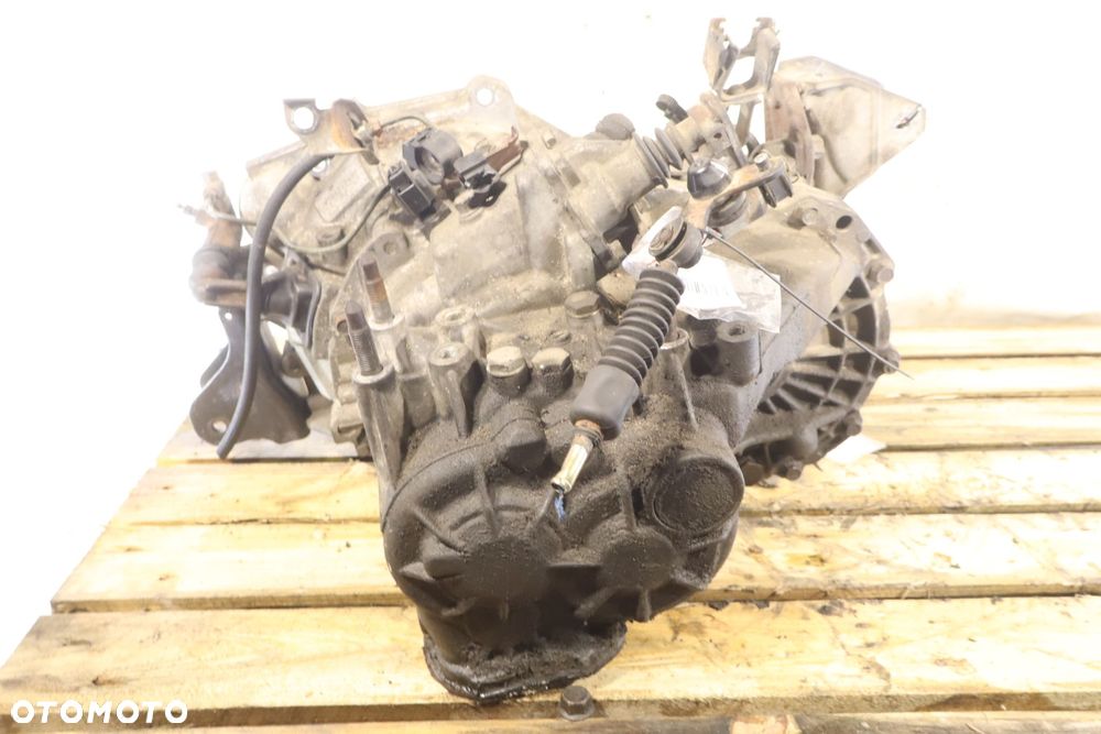 SKRZYNIA BIEGÓW 5 BIEGOWA MITSUBISHI OUTLANDER I 2.0 BJ7245 - 2