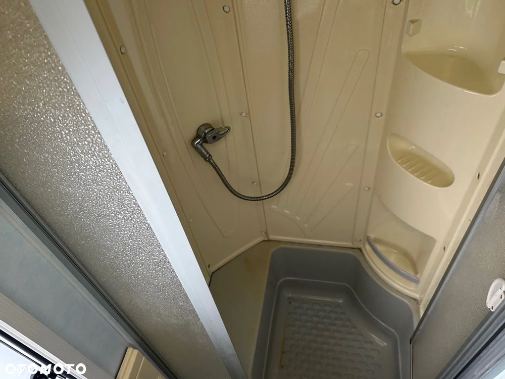 Fendt 650 z dużym przedsionkiem, prysznic - 25