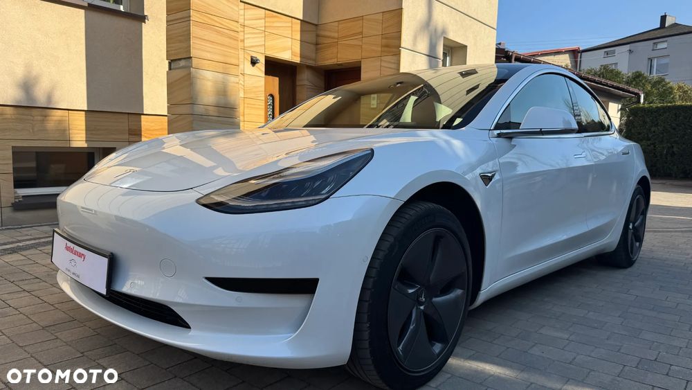 Tesla Model 3 Standard Reichweite Plus Hinterradantrieb - 3