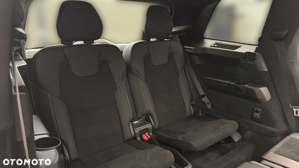 Volvo XC 90 T8 AWD Plug-In Hybrid R-Design 7os - 32