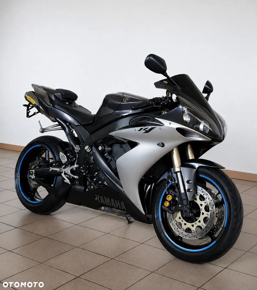 Yamaha R1 - 1