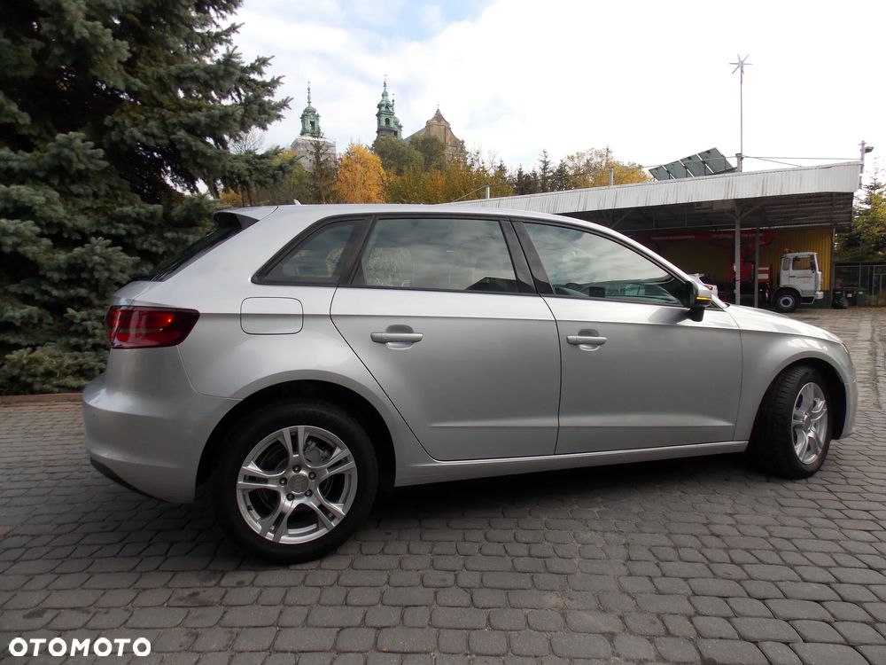 Audi A3 Sportback 1.6 TDI Attraction - 10