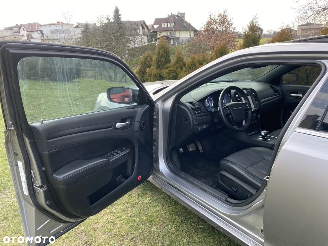 Chrysler 300s - 10