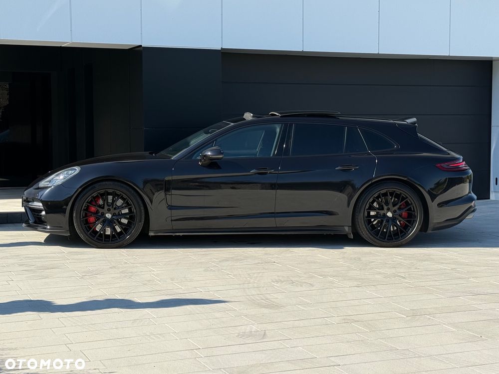 Porsche Panamera Turbo Sport Turismo - 18