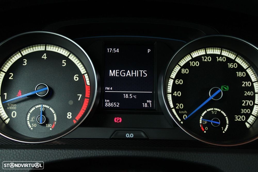 VW Golf R 2.0 TSI OPF 4Motion DSG - 36