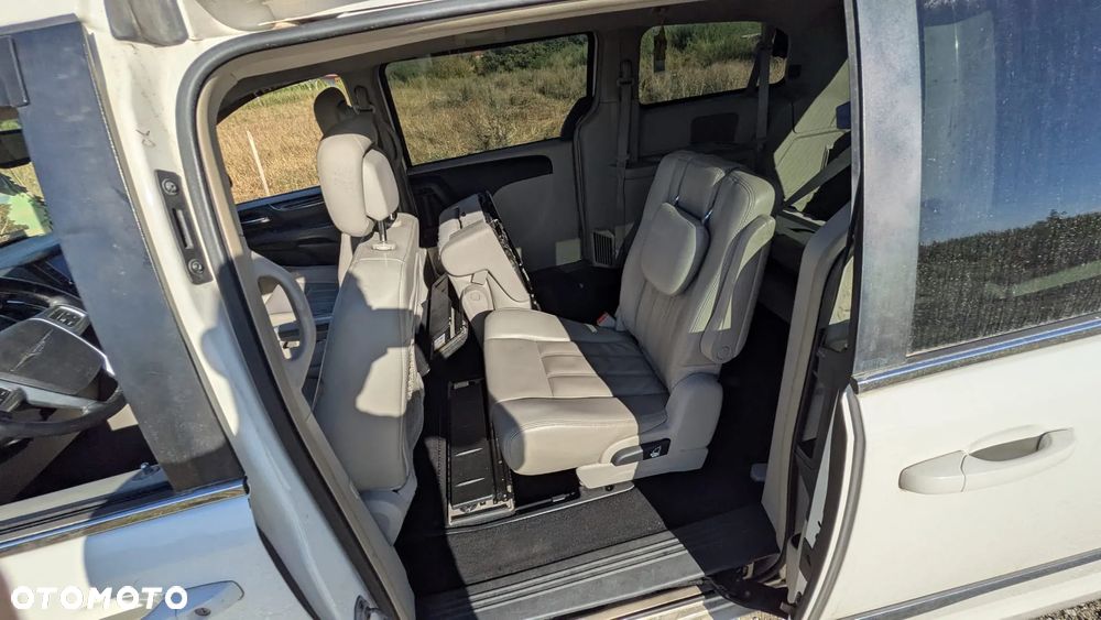Chrysler Town & Country 3.6 Touring - 25