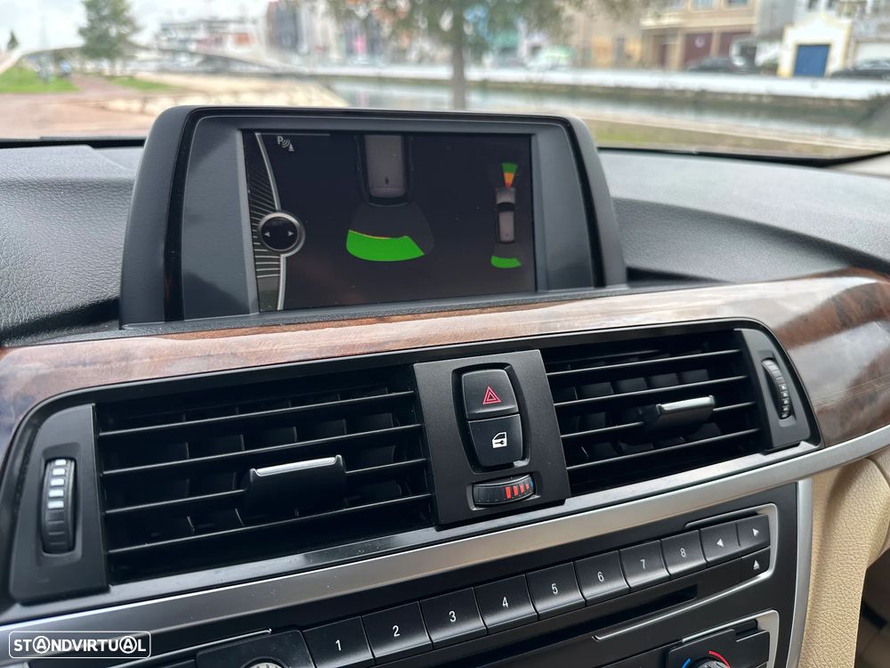 BMW 320 d Touring Auto Line Luxury - 31