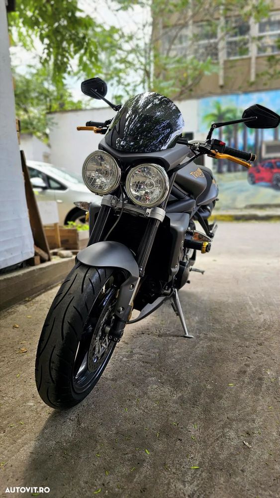 Triumph Street Triple R - 1