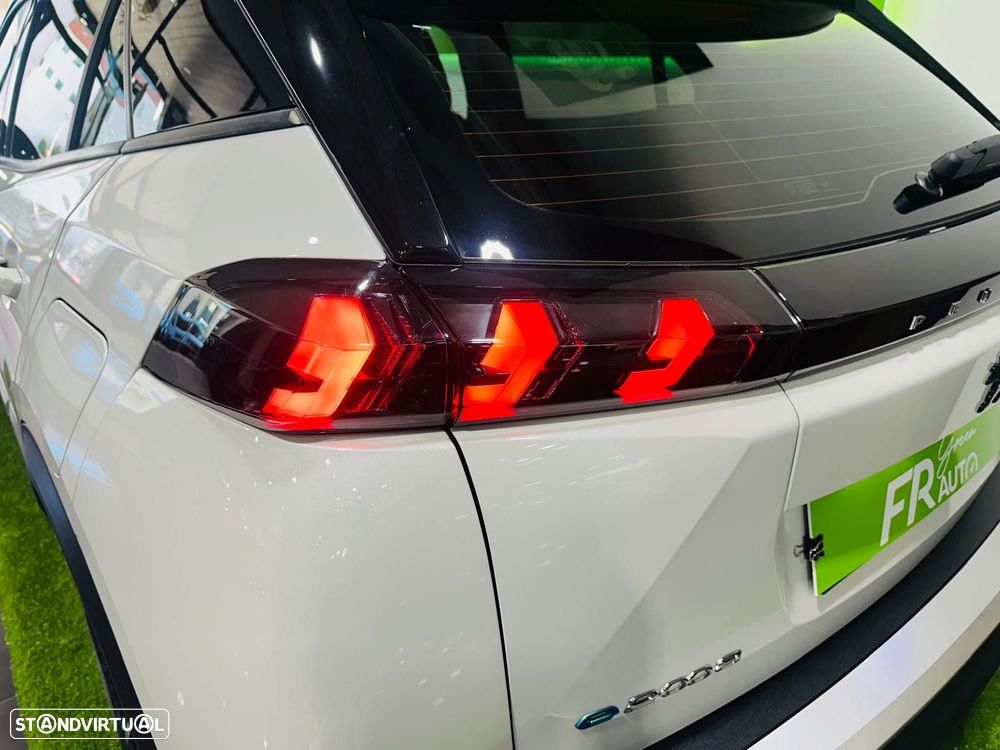 Peugeot e-2008 50 kWh Active Pack - 23