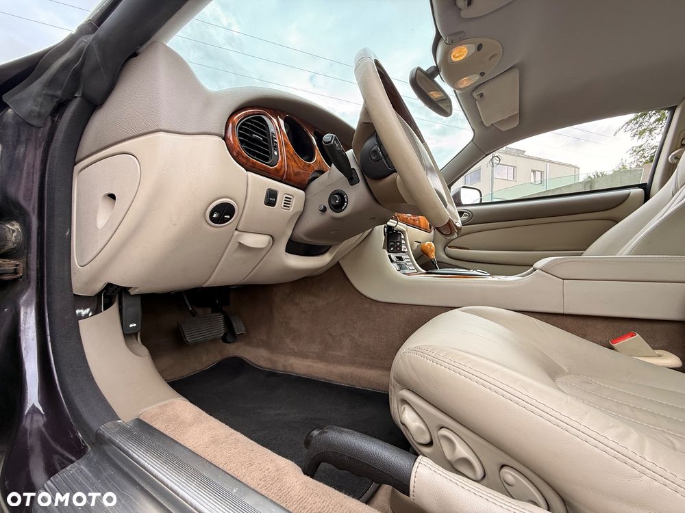 Jaguar XK8 - 25