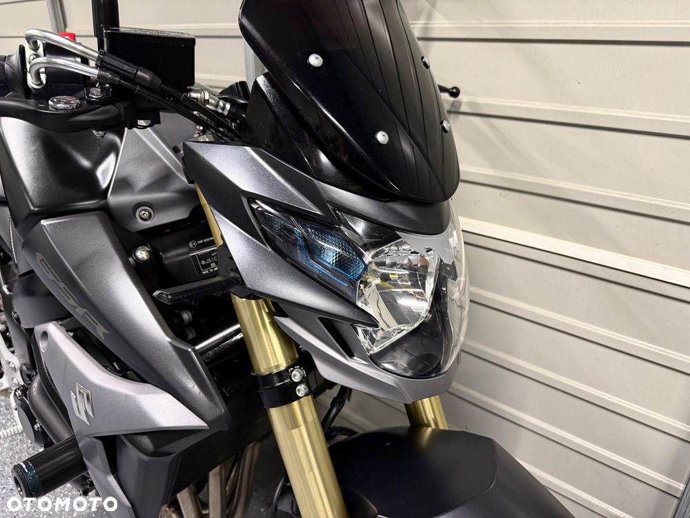 Suzuki GSR - 9