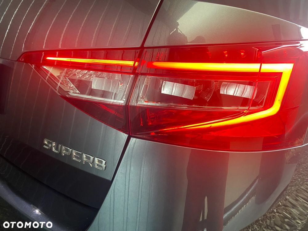 Skoda Superb 2.0 TDI L&K DSG - 38