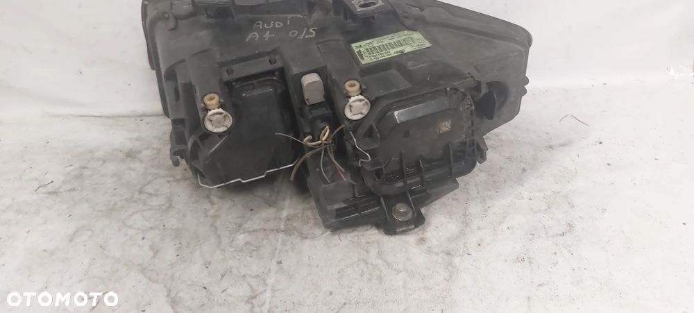 .  PRZOD PRZEDNIA LAMPA PRAWA AUDI A4 B6 - 4