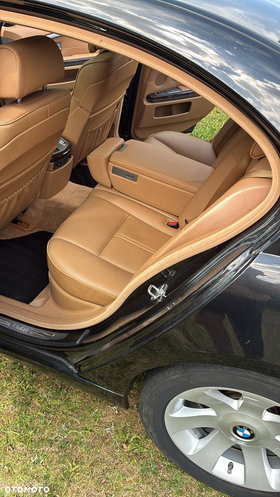 BMW Seria 7 750i - 16