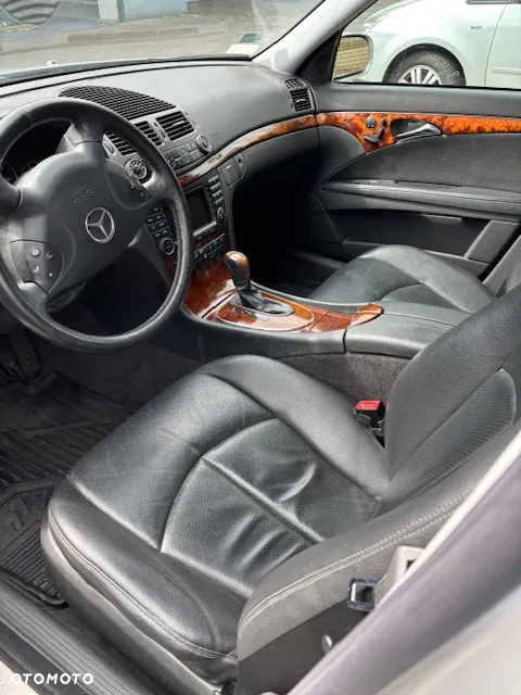 Mercedes-Benz Klasa E 320 4-Matic T Classic - 12