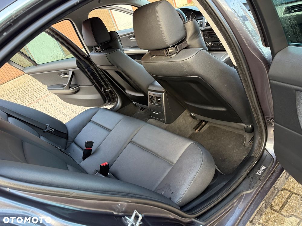 BMW Seria 3 318d - 16