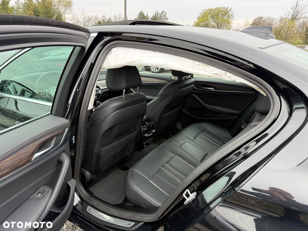 BMW Seria 5 530d xDrive Luxury Line - 26