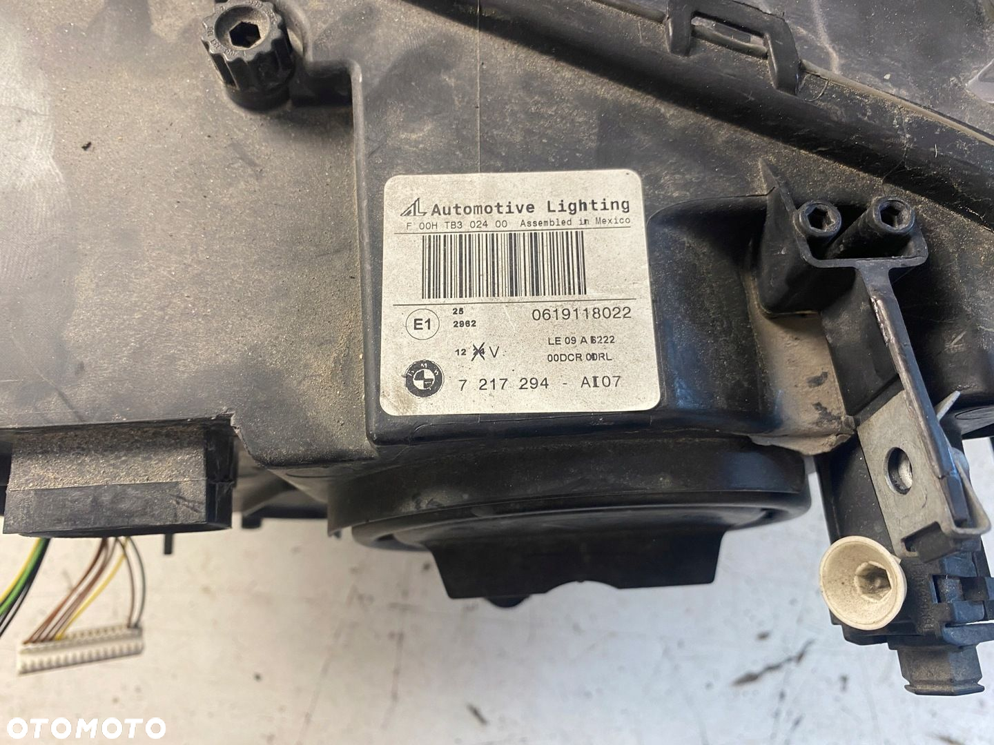 BMW X3 F25 LAMPA PRAWY PRZÓD BI XENON 7217294 - 7