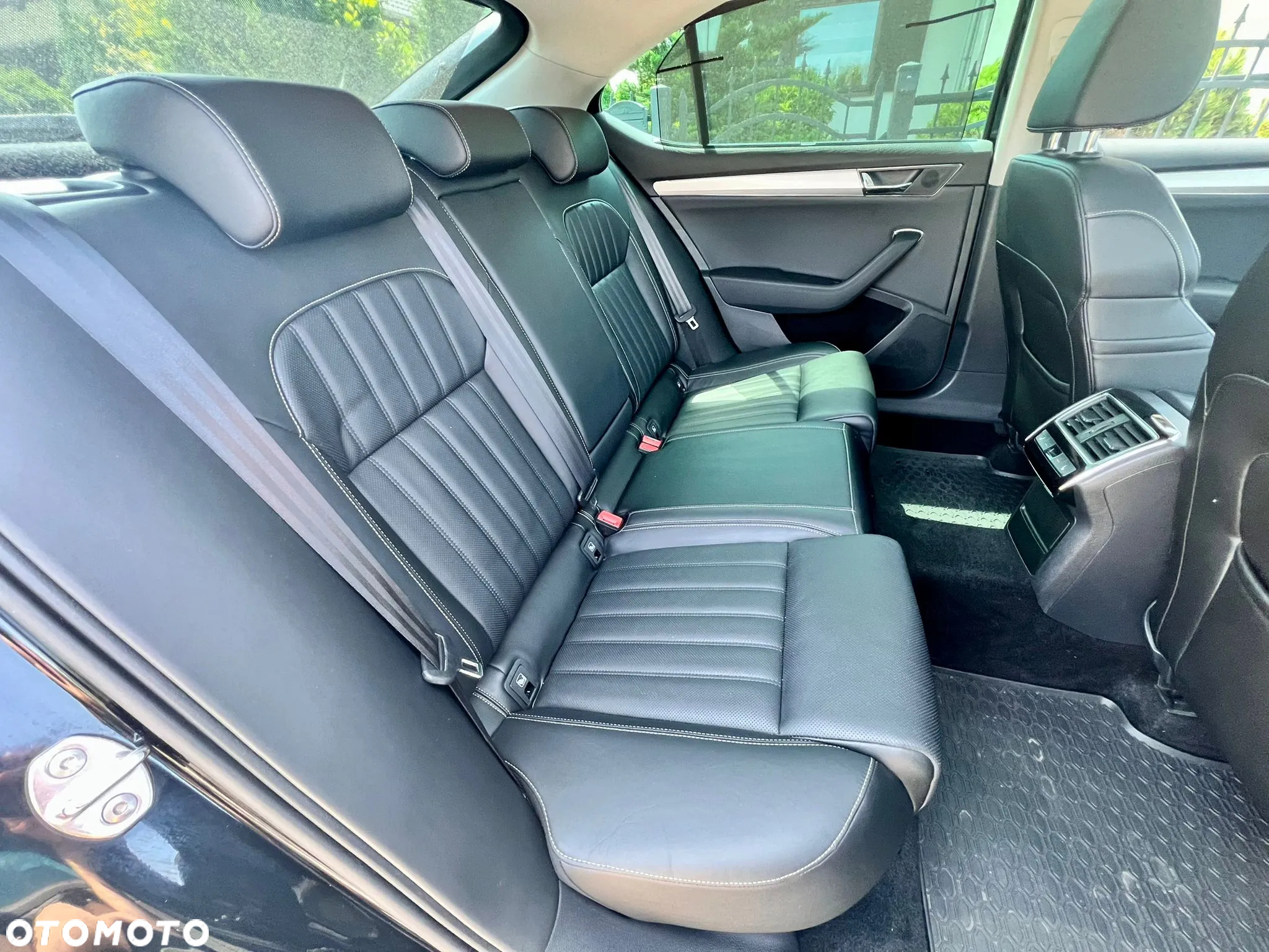 Skoda Superb 2.0 TDI L&K DSG - 32