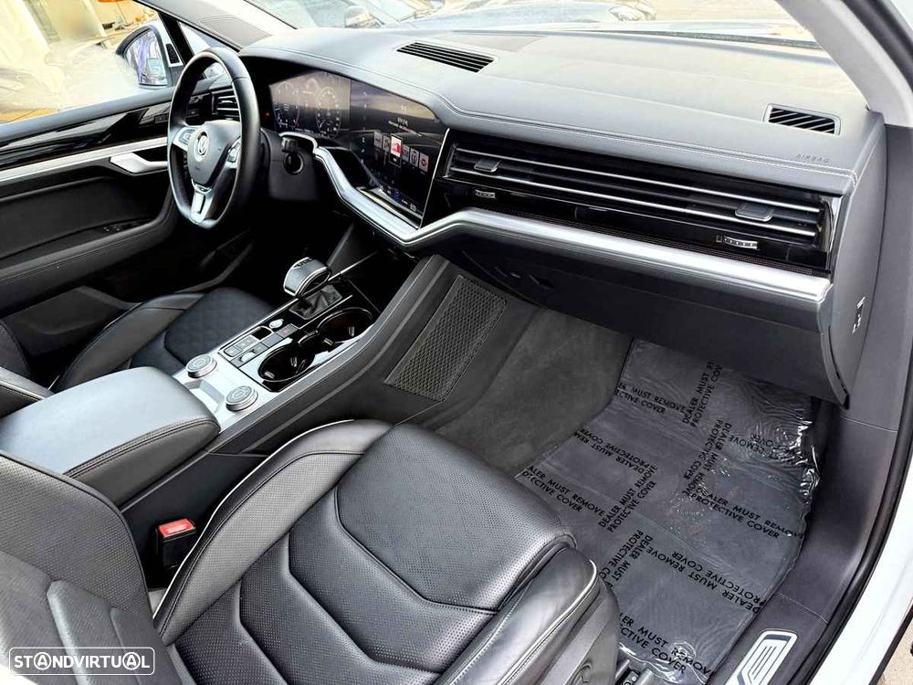 VW Touareg 3.0 TDI V6 Elegance Plus - 24