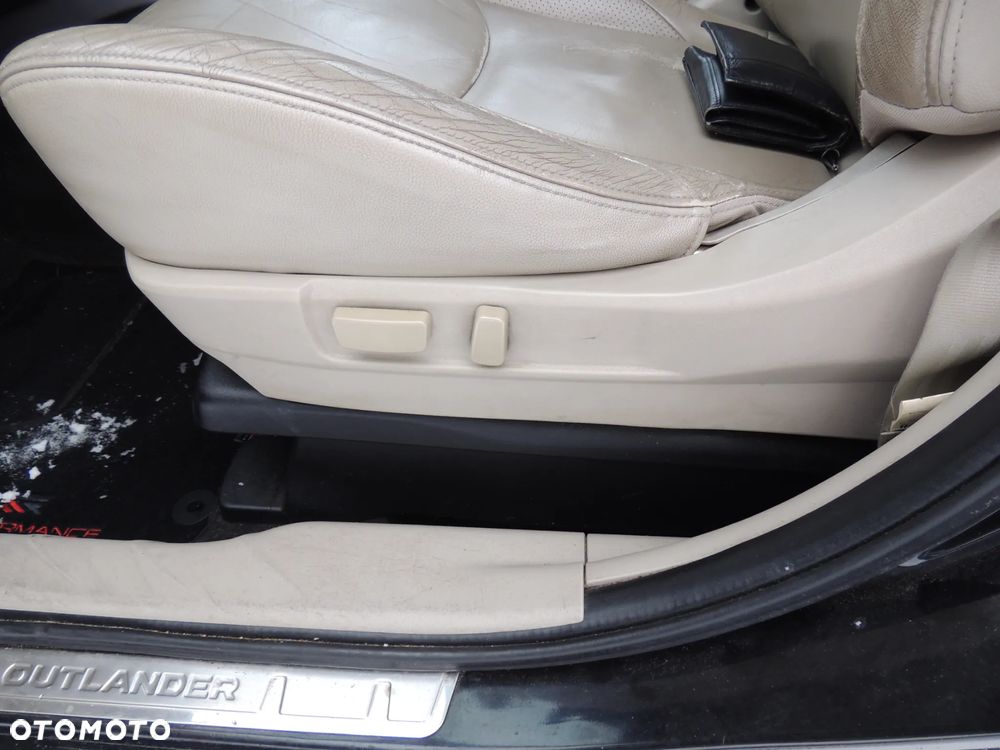 Mitsubishi Outlander 2.0 DID Instyle NAVI - 33