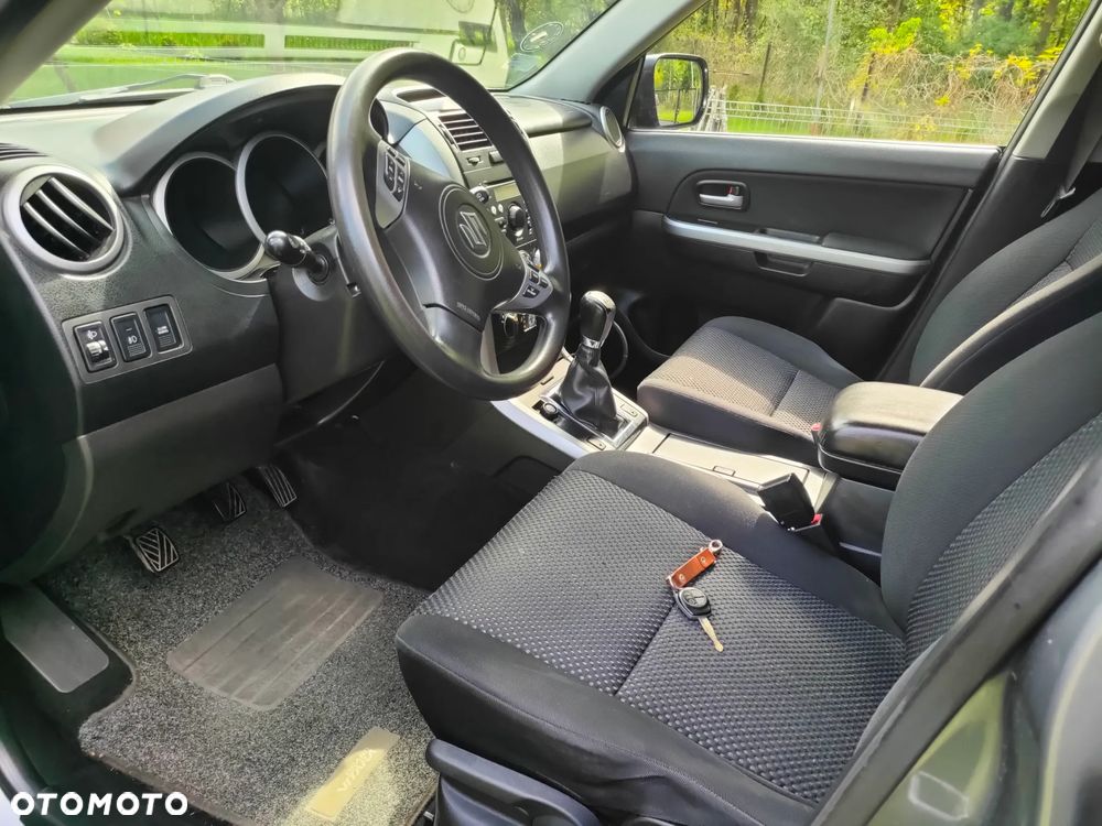 Suzuki Grand Vitara 2.0 - 7
