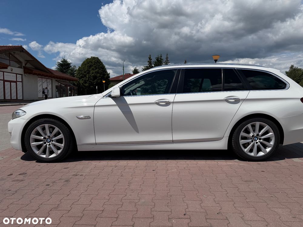 BMW Seria 5 528i Luxury Line - 2