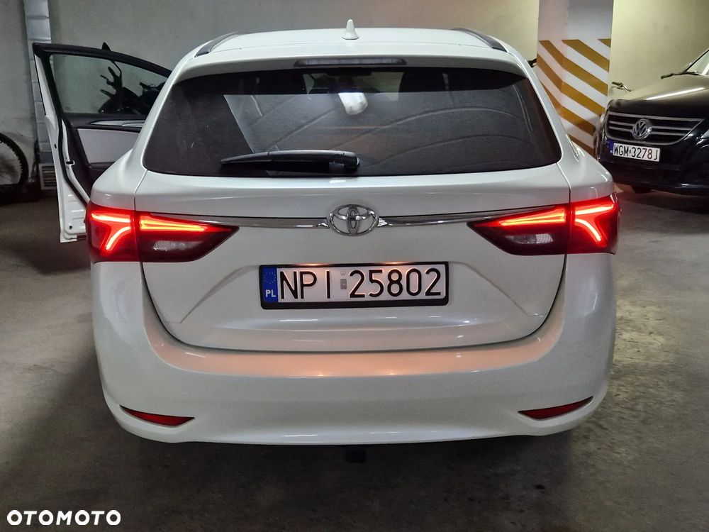Toyota Avensis 1.8 Style MS - 9