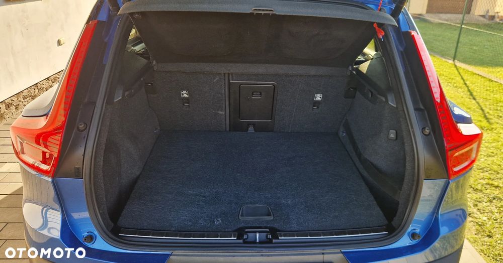 Volvo XC 40 D4 AWD Geartronic R-Design - 28