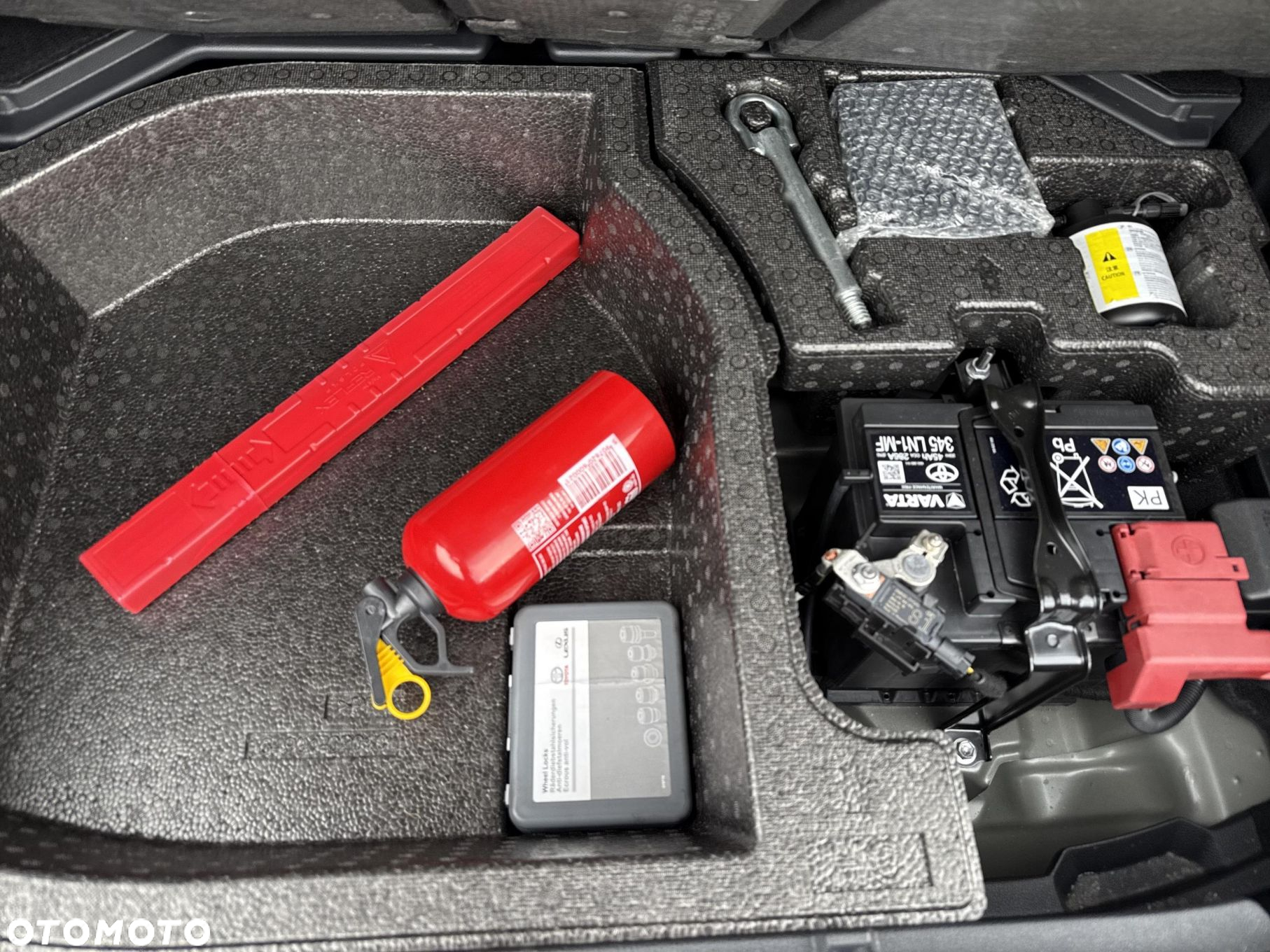 Toyota Corolla 2.0 Hybrid Executive - 29