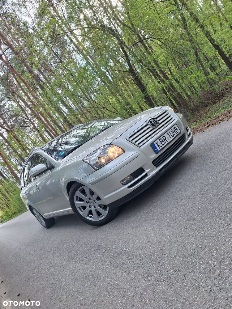 Toyota Avensis 2.2 D-CAT Travel - 1