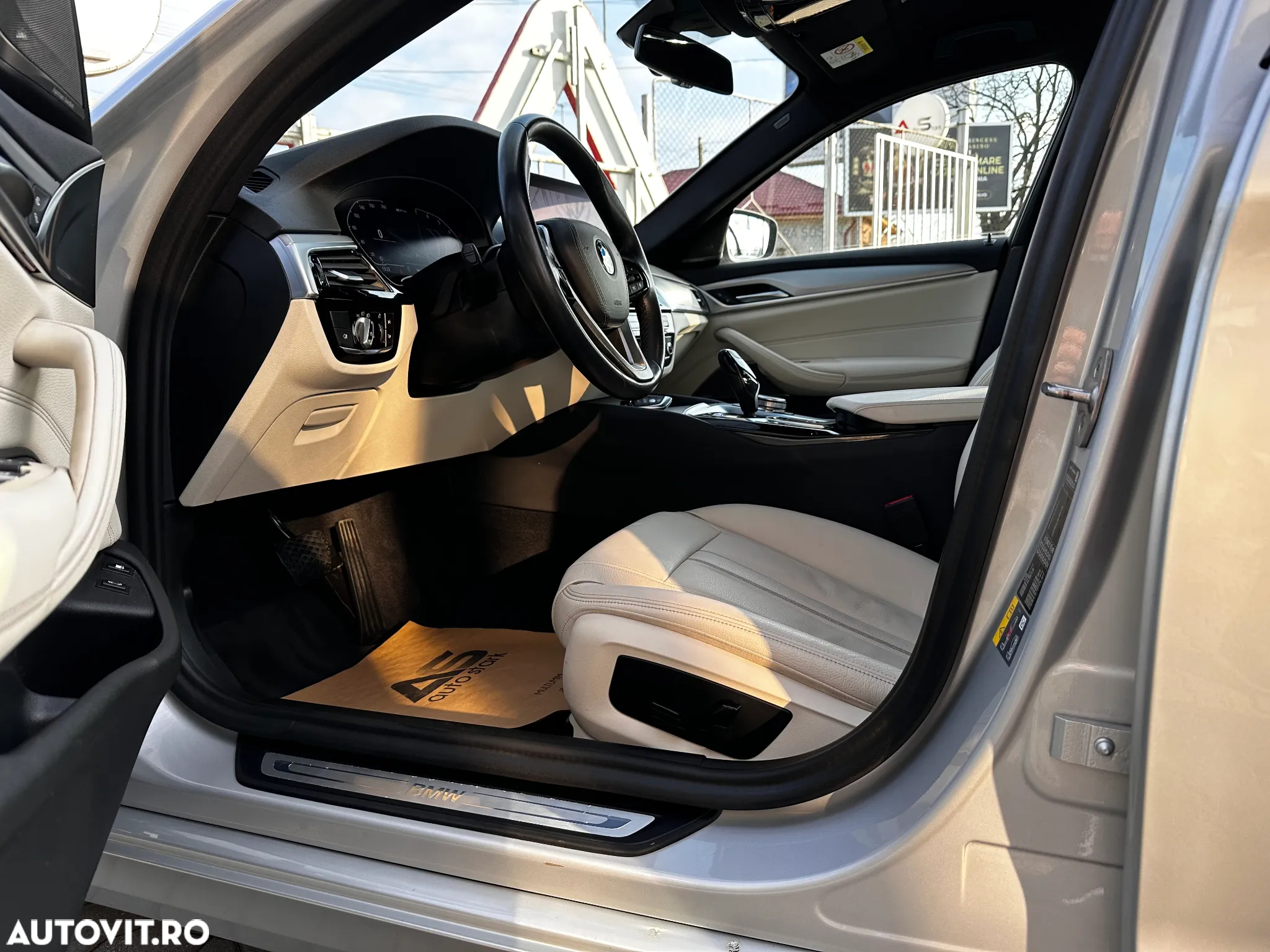 BMW Seria 5 530e Aut. Luxury Line - 16