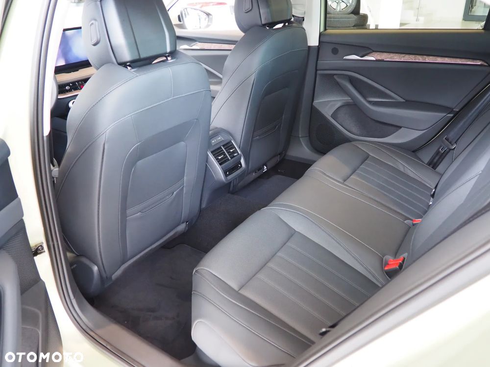 Skoda Superb 2.0 TDI SCR 4x4 L&K DSG - 9
