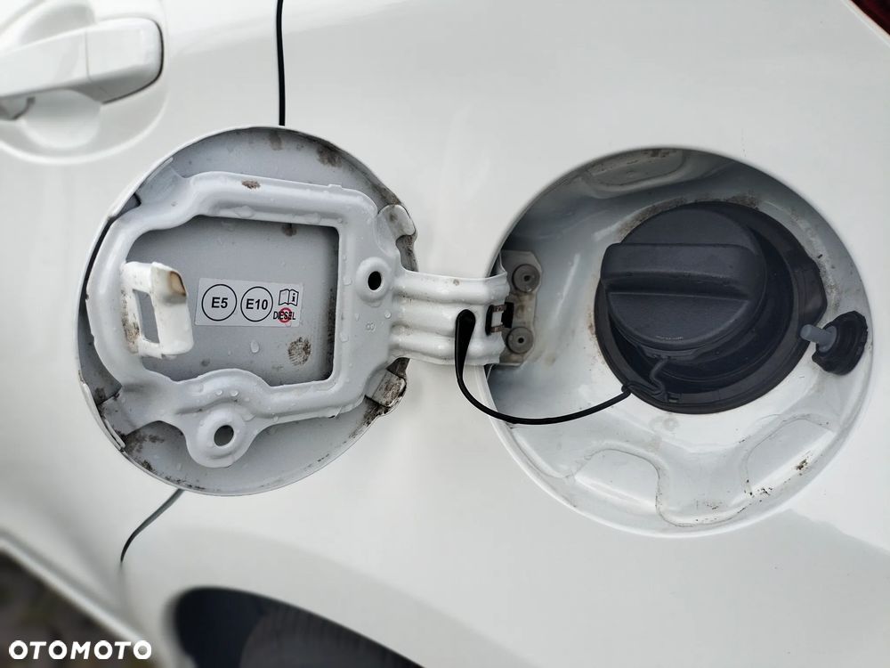 Toyota Yaris - 16