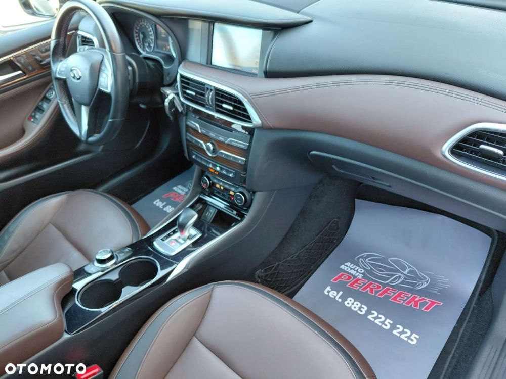 Infiniti Q30 - 14