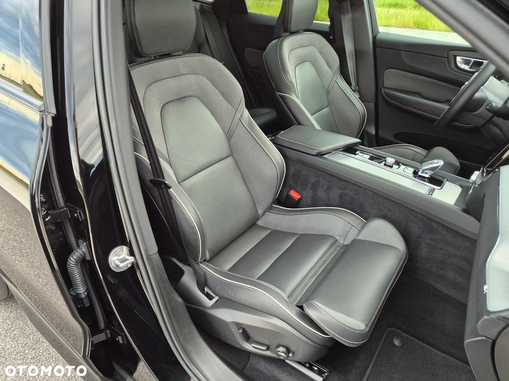Volvo XC 60 B5 D AWD Ultimate Dark - 22